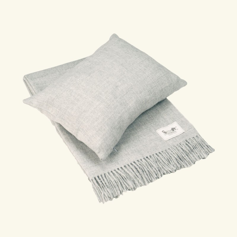 Poduszka podróżna z alpaki silver srebrny - zestaw z pledem