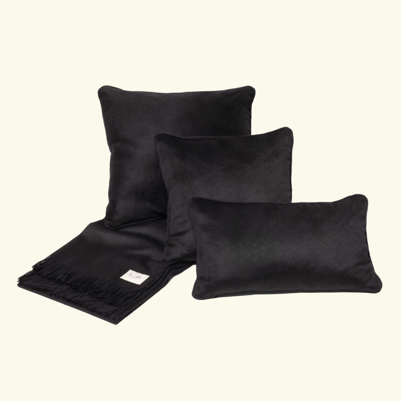 Poduszki dekoracyjne Baby Alpaca SURI BLACK